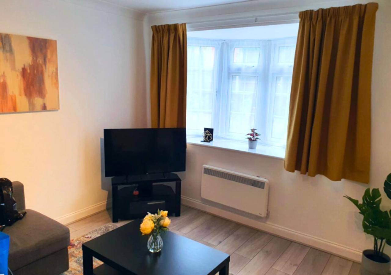 Fw Haute Apartments At Wembley, Ground Floor 2 Bedroom And 1 Bathroom Flat, King Or Twin Beds And Double Bed With Free Wifi And Parking Londres Extérieur photo
